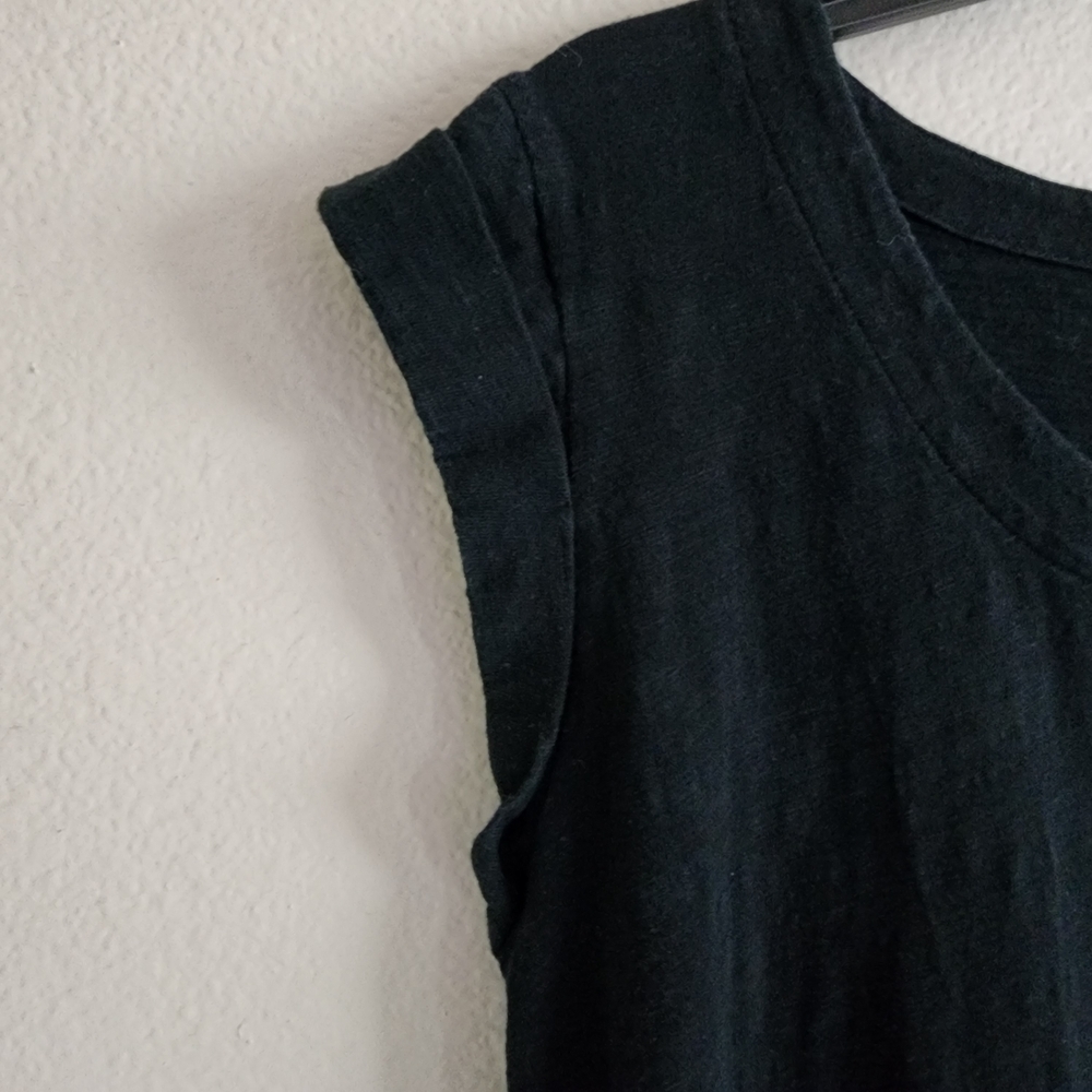 Elegant Black Sleeveless Dress - Picture 5 of 5